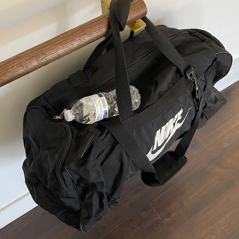 Nike training bag black approx 27” length large duffel bag sports travel size